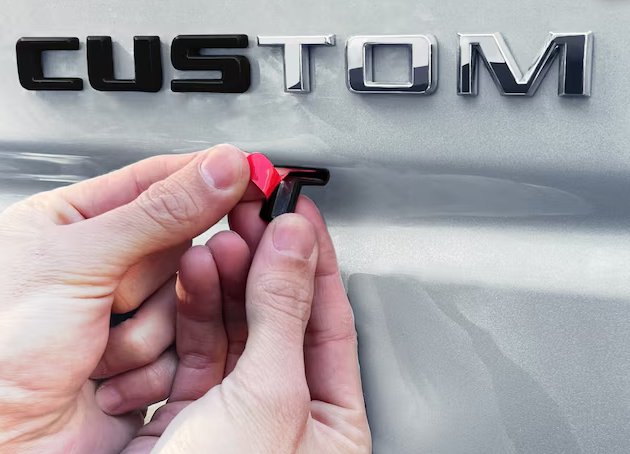 Urethane CHEVROLET Insert Tailgate Lettering and SILVERADO Overlay Kit in Matte Black 19540545